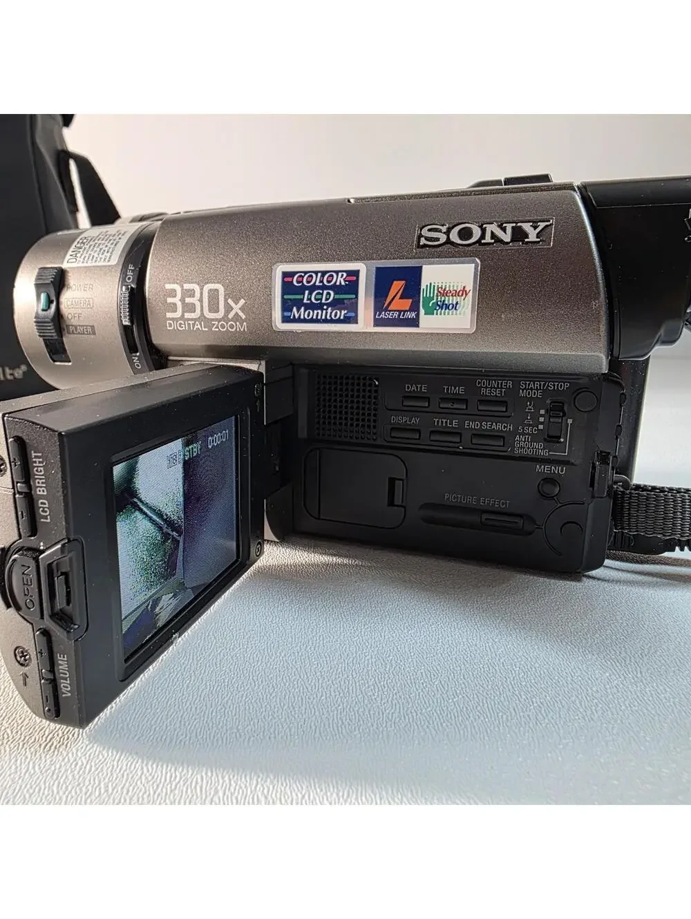 Sony CCD-TRV43 Hi8 Handycam Camcorder 330x Zoom SteadyShot w/ Night Vision